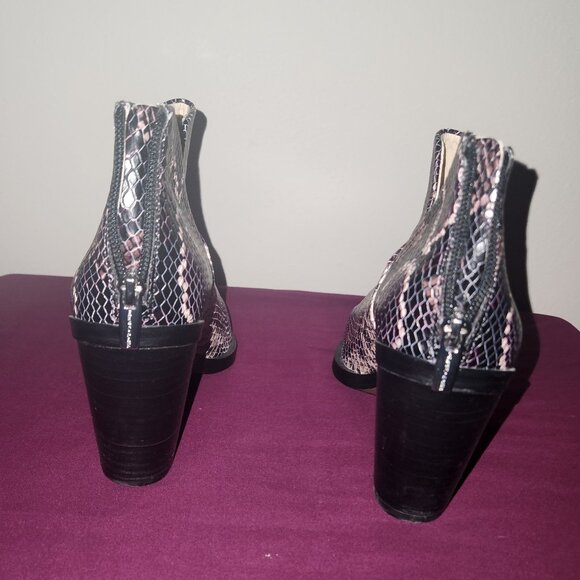 Vince Camuto Gigietta snakeskin print bootie Size 8 - Picture 7 of 9